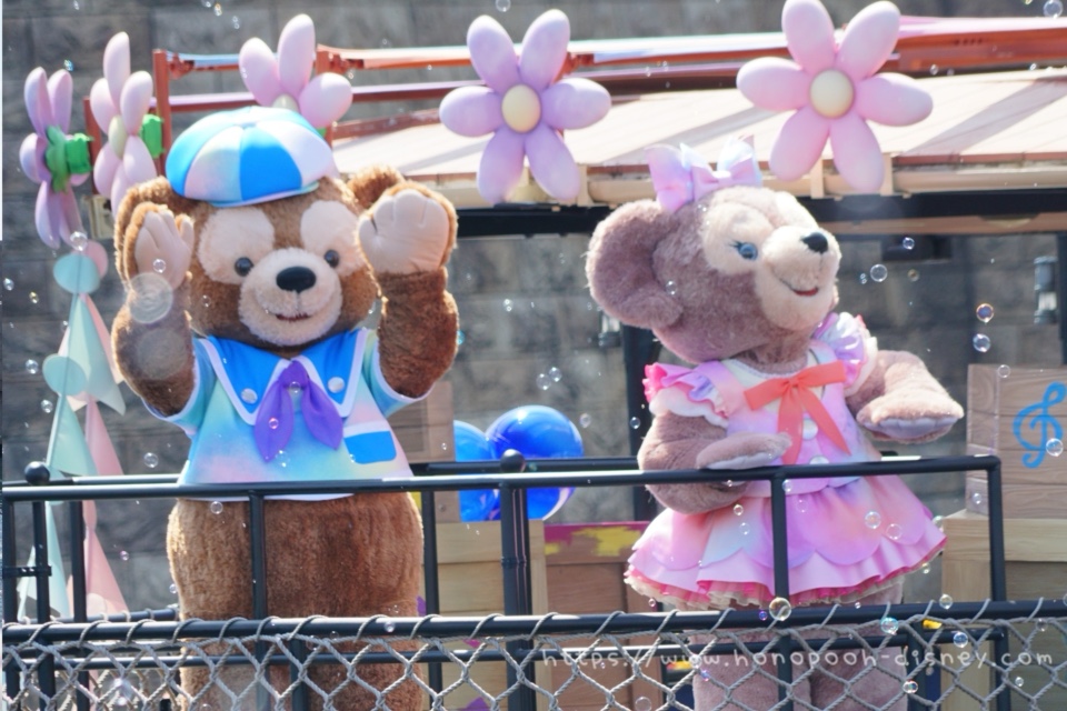 ダッフィー&フレンズのカラフルハピネスジャーニーのダッフィー&シェリーメイ