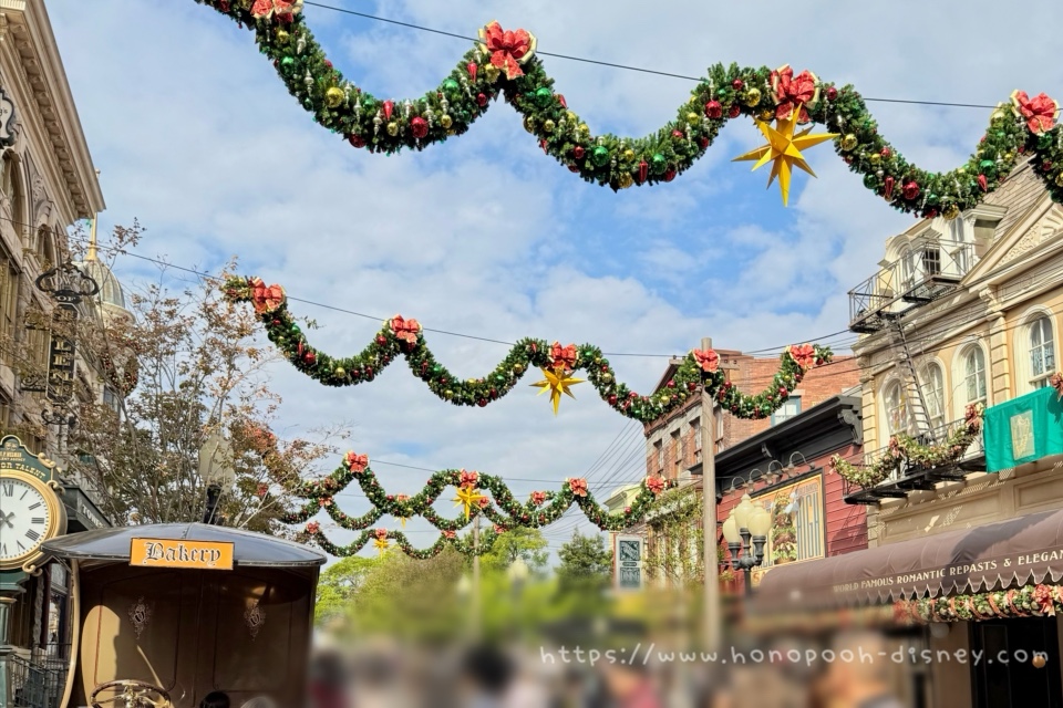 クリスマスのデコレーションが登場