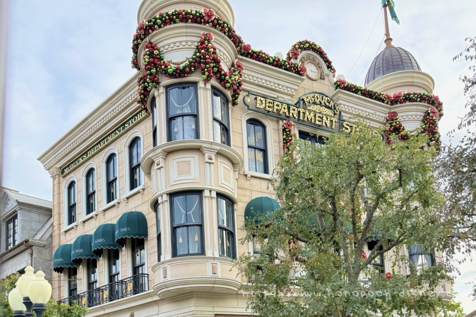 クリスマスのデコレーションが登場