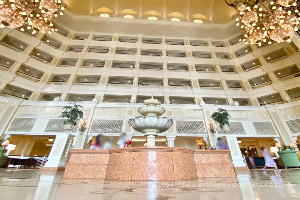 東京ディズニーランドホテルのロビー