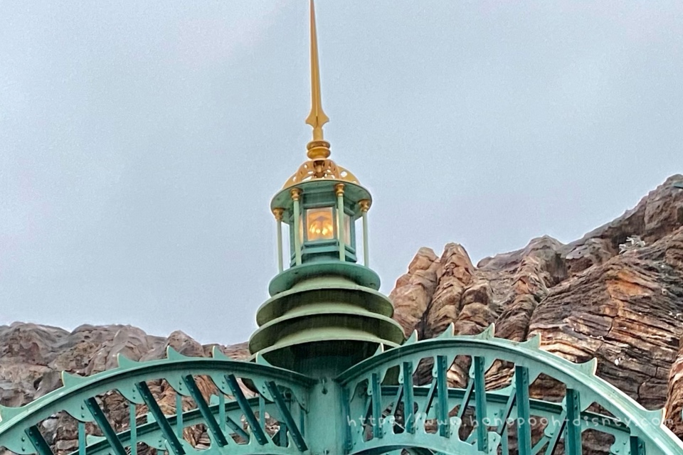 ノーチラスギフトの灯台とアンテナ